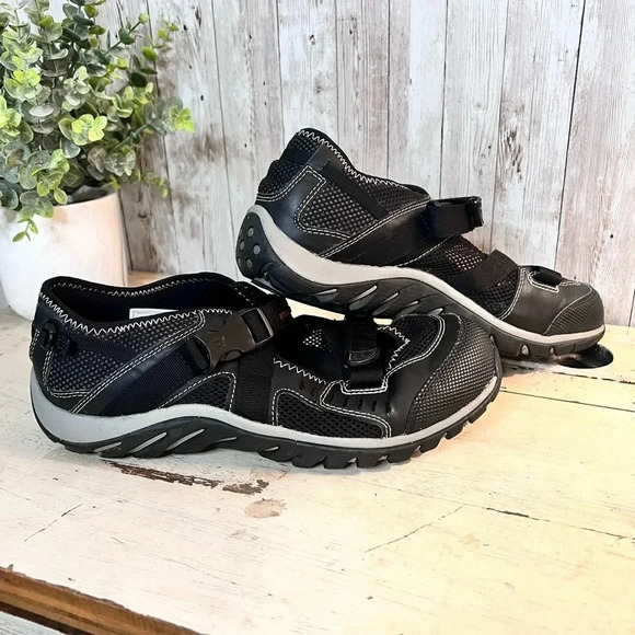 Merrell Black and Gray Women's Shoes size 8.5 - Picture 1 of 6